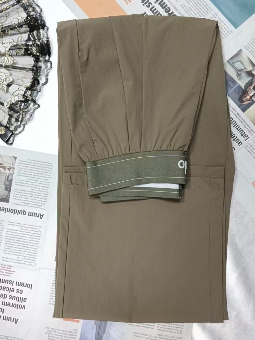 🎄Alo Yoga Suit Up Trouser Olive🧶Loose Fit | Elastic Waistband Casual Luxury - Picture 6 of 8